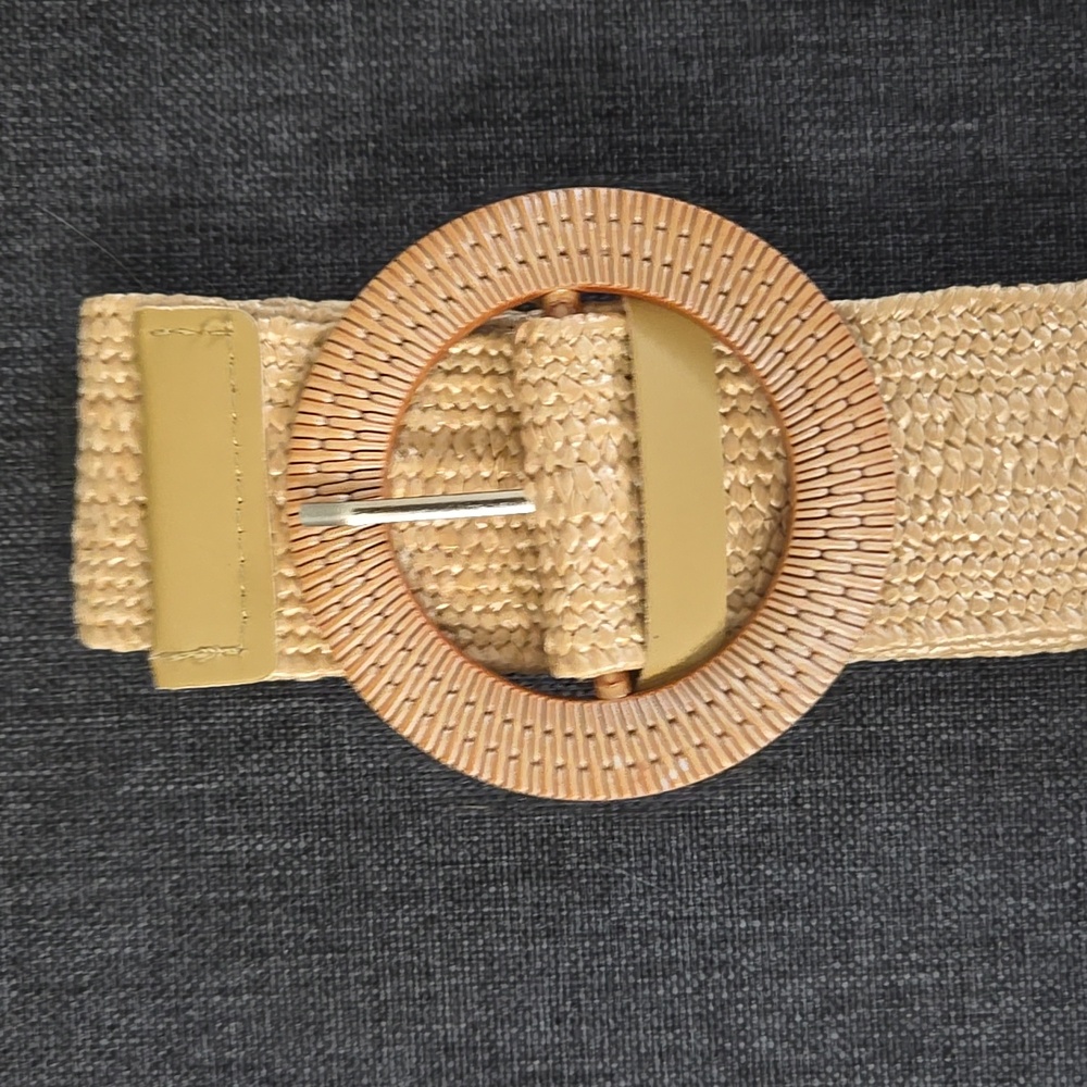 Woven Straw Round-Buckle Belt in Natural